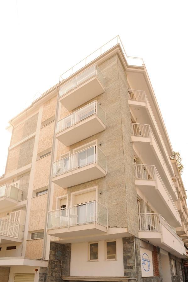 Casa Vacanze Medit อาลัสซิโอ ภายนอก รูปภาพ