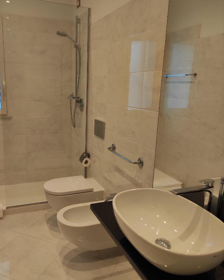 Casa Vacanze Medit อาลัสซิโอ ภายนอก รูปภาพ