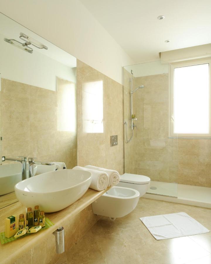 Casa Vacanze Medit อาลัสซิโอ ภายนอก รูปภาพ